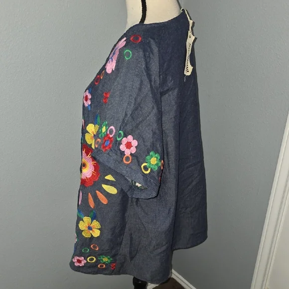 NWT Savanna Jane Dark Chambray V-Neck Tunic w/Multicolor Floral Embroidery Sz 1X - Picture 4 of 7